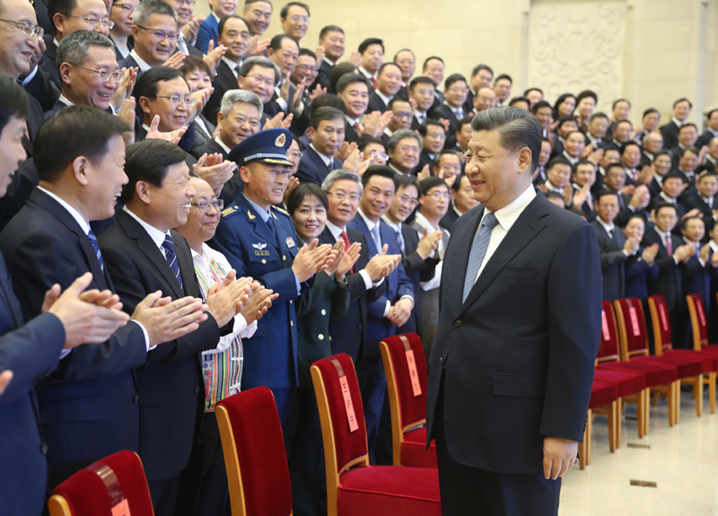 11月20日，党和国家领导人习近平、王沪宁等在北京会见全国精神文明建设表彰大会代表。新华社记者 鞠鹏 摄