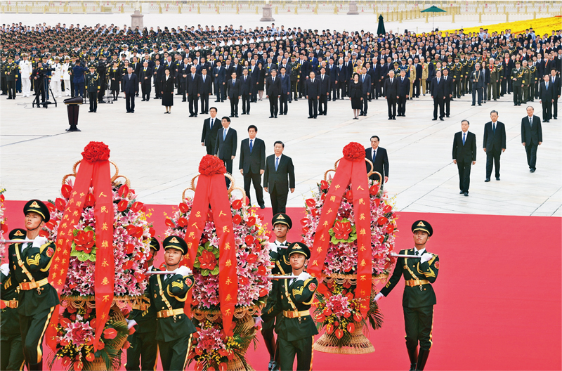 2021年9月30日上午，党和国家领导人习近平、李克强、栗战书、汪洋、王沪宁、赵乐际、韩正、王岐山等来到北京天安门广场，出席烈士纪念日向人民英雄敬献花篮仪式。 新华社记者 张领/摄