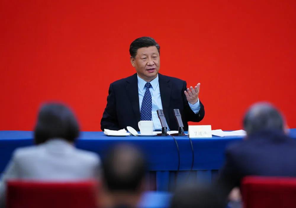 2020年5月23日，习近平看望参加政协会议的经济界委员。新华社记者　谢环驰　摄