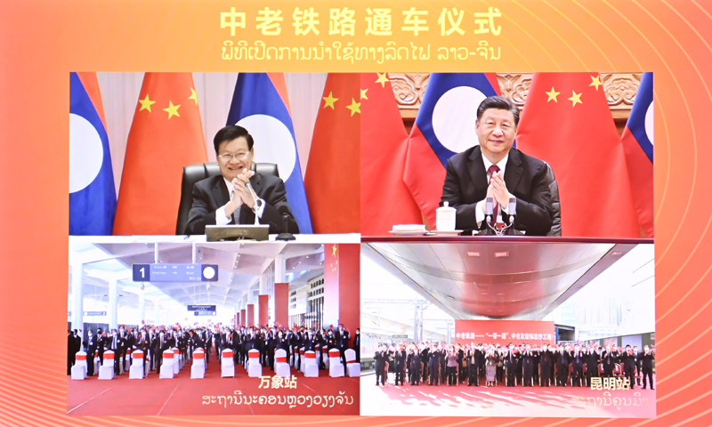 12月3日下午，中共中央总书记、国家主席习近平在北京同老挝人民革命党中央总书记、国家主席通伦通过视频连线共同出席中老铁路通车仪式。新华社记者 李响 摄