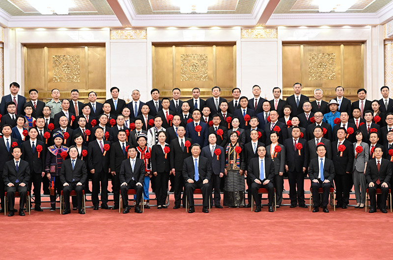5月25日，党和国家领导人习近平、李克强、王沪宁、韩正等在北京人民大会堂会见第九次全国信访工作会议代表。新华社记者 申宏 摄